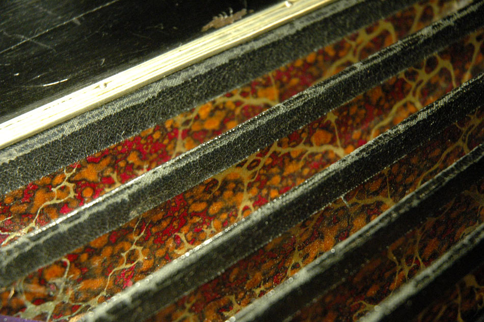 Typisches Schmuckpapier an einem Balg